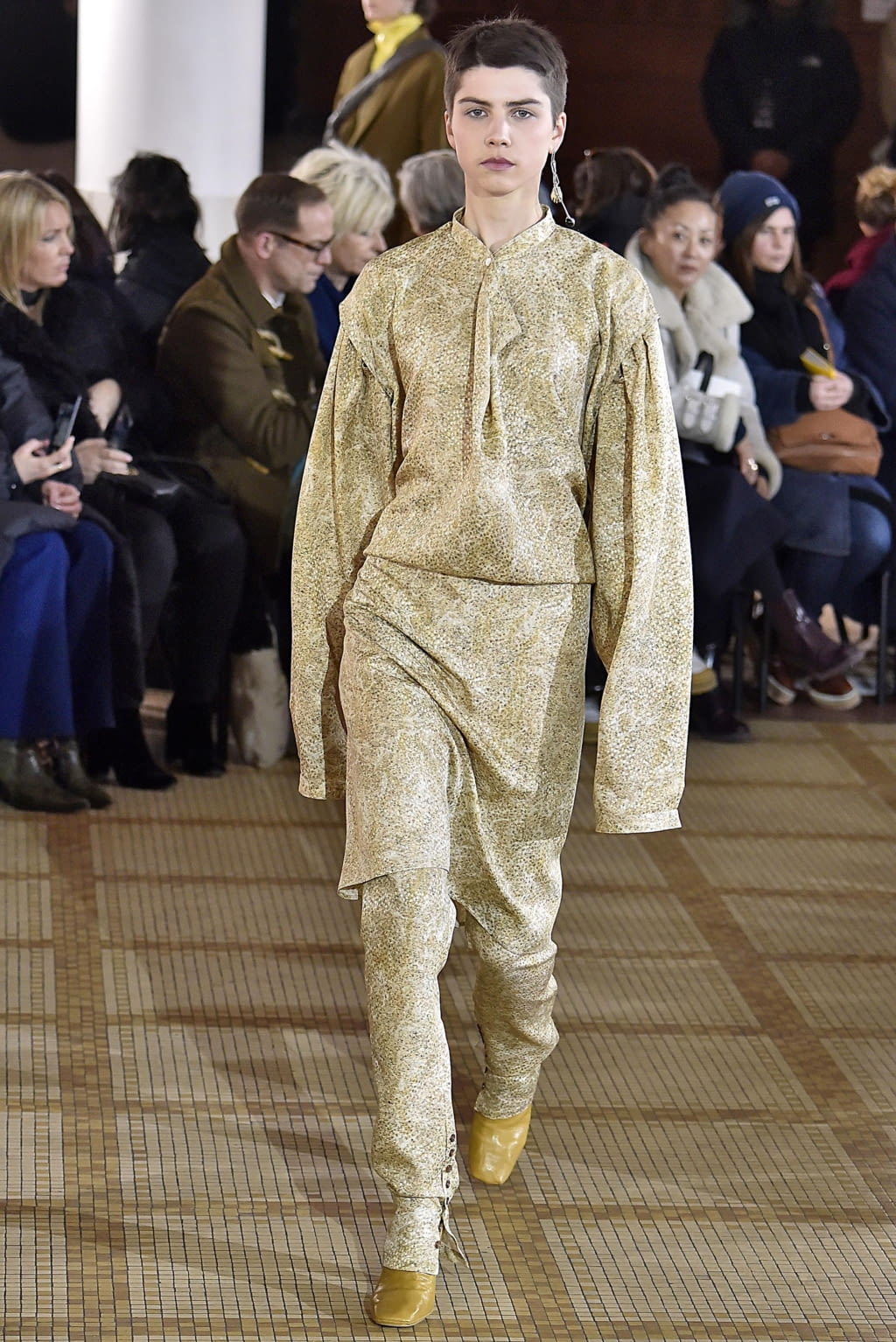 Fashion Week Paris Fall/Winter 2018 look 30 from the Lemaire collection womenswear