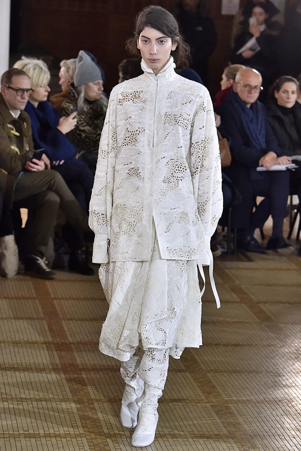 Fashion Week Paris Fall/Winter 2018 look 31 from the Lemaire collection womenswear