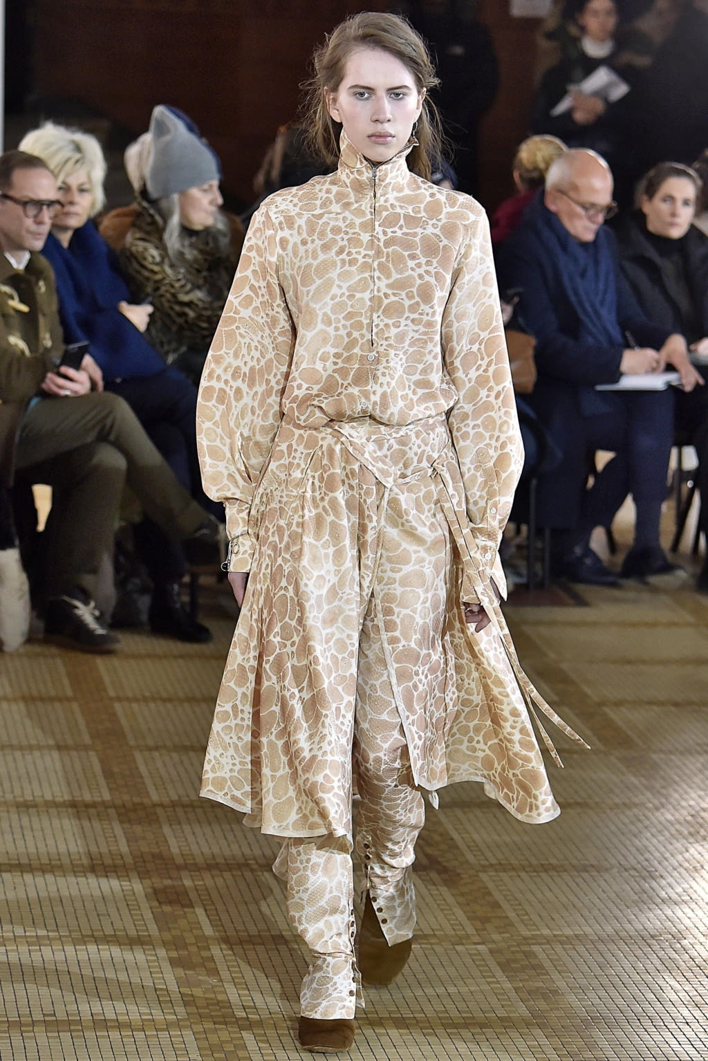 Fashion Week Paris Fall/Winter 2018 look 32 from the Lemaire collection womenswear
