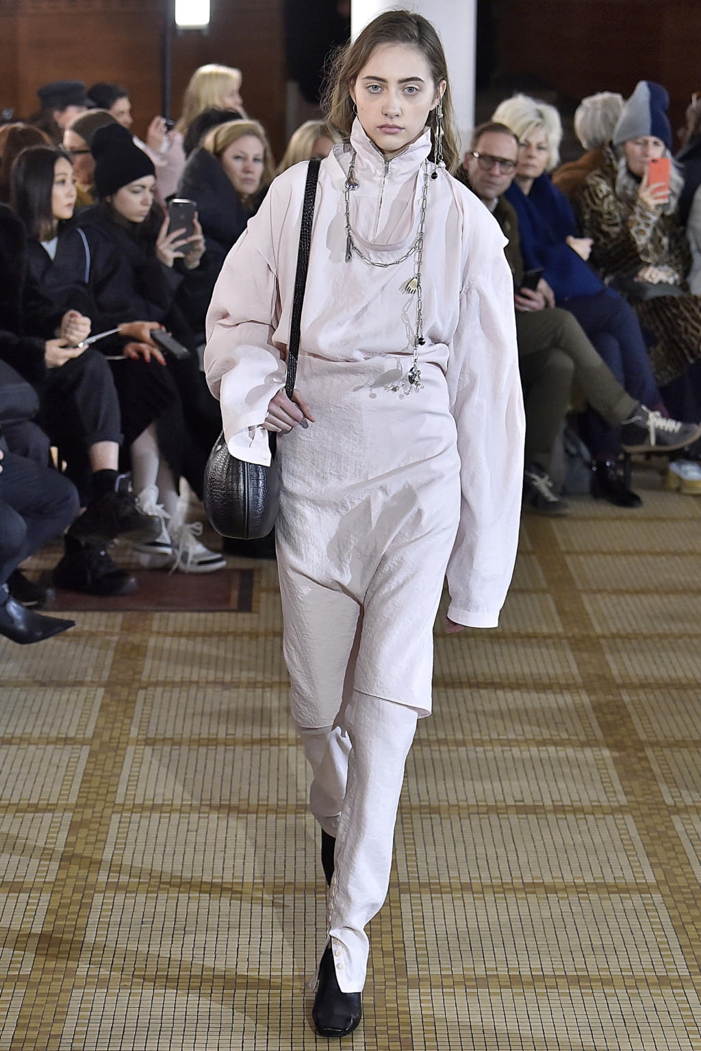 Fashion Week Paris Fall/Winter 2018 look 33 from the Lemaire collection womenswear