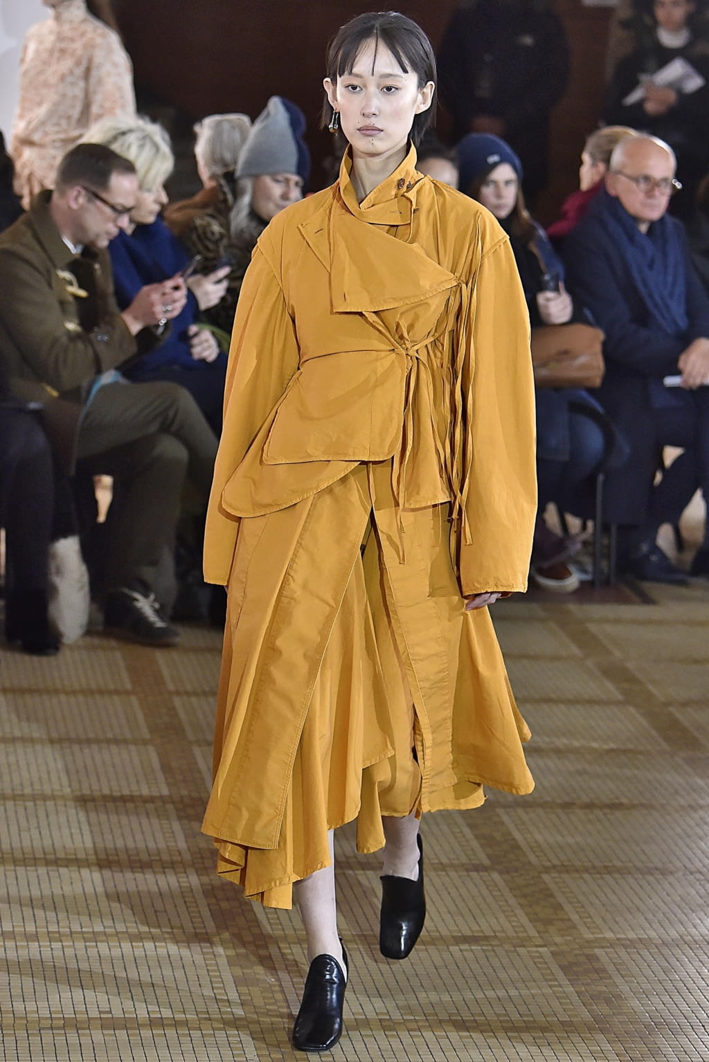 Fashion Week Paris Fall/Winter 2018 look 34 from the Lemaire collection womenswear