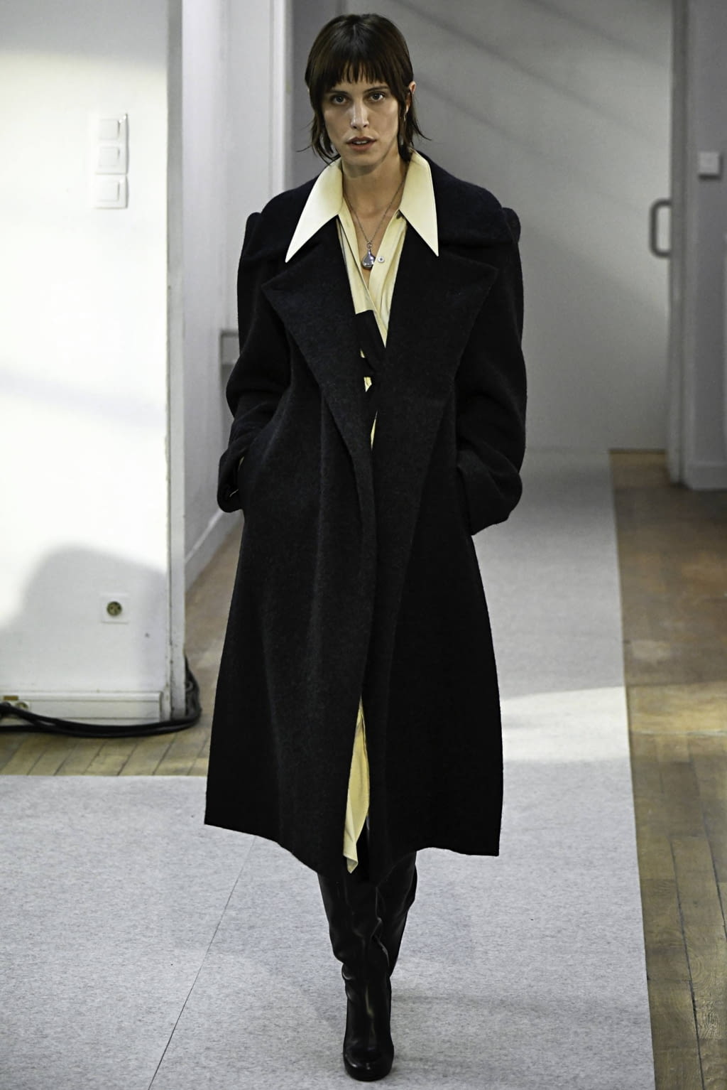 Fashion Week Paris Fall/Winter 2019 look 2 from the Lemaire collection womenswear
