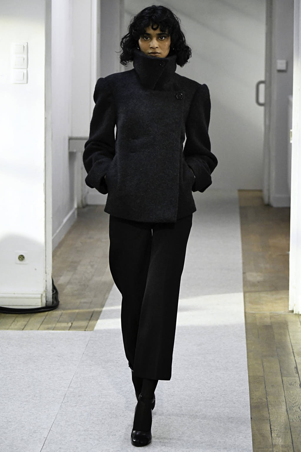 Fashion Week Paris Fall/Winter 2019 look 3 from the Lemaire collection womenswear