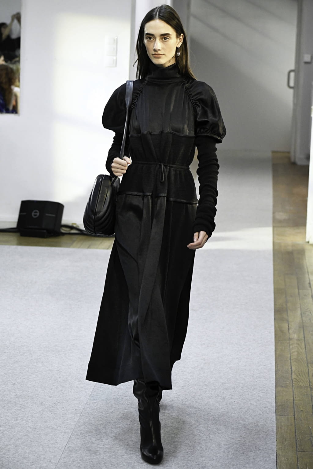 Fashion Week Paris Fall/Winter 2019 look 22 from the Lemaire collection womenswear
