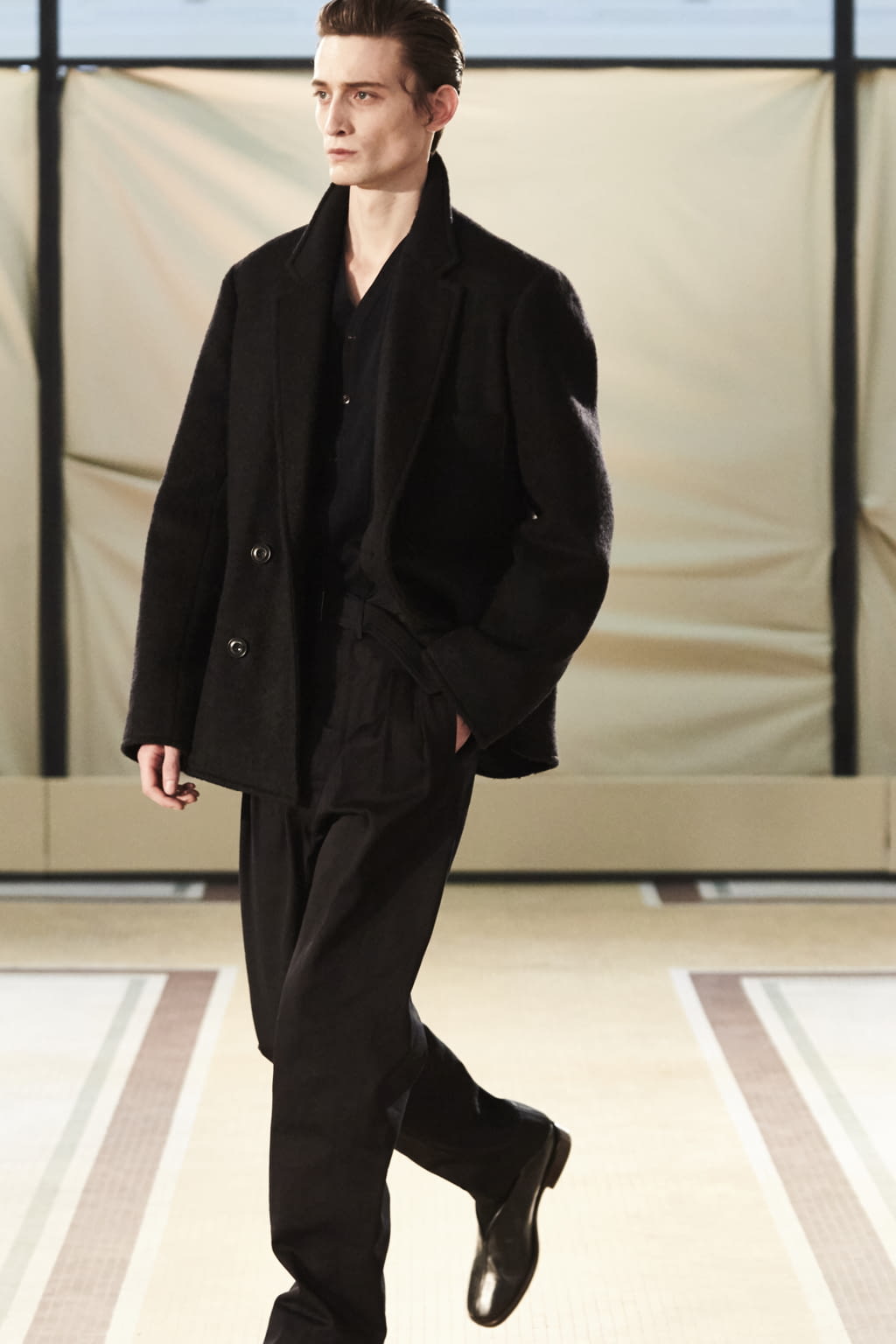 Fashion Week Paris Fall/Winter 2017 look 15 from the Lemaire collection 男装