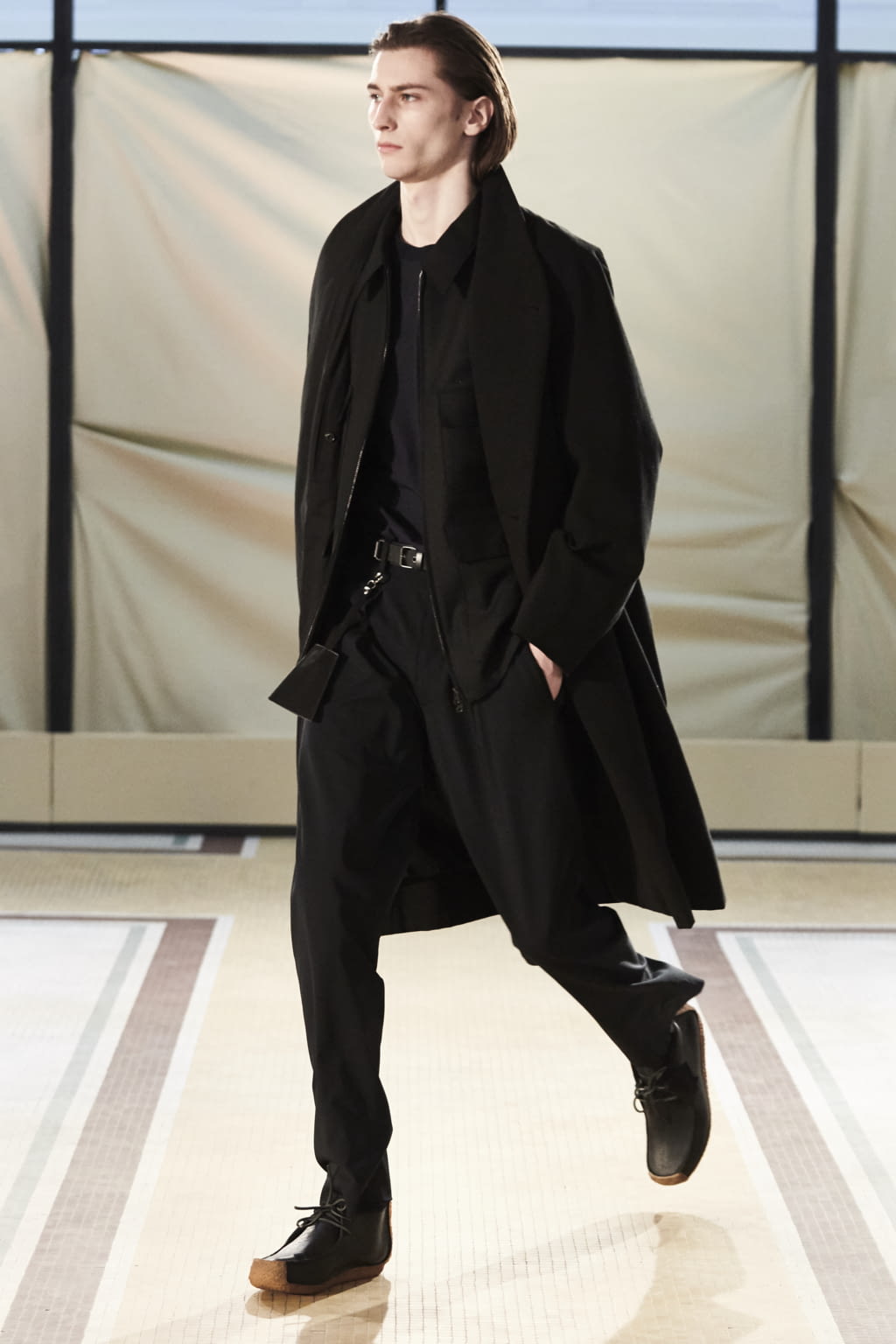 Fashion Week Paris Fall/Winter 2017 look 22 from the Lemaire collection 男装