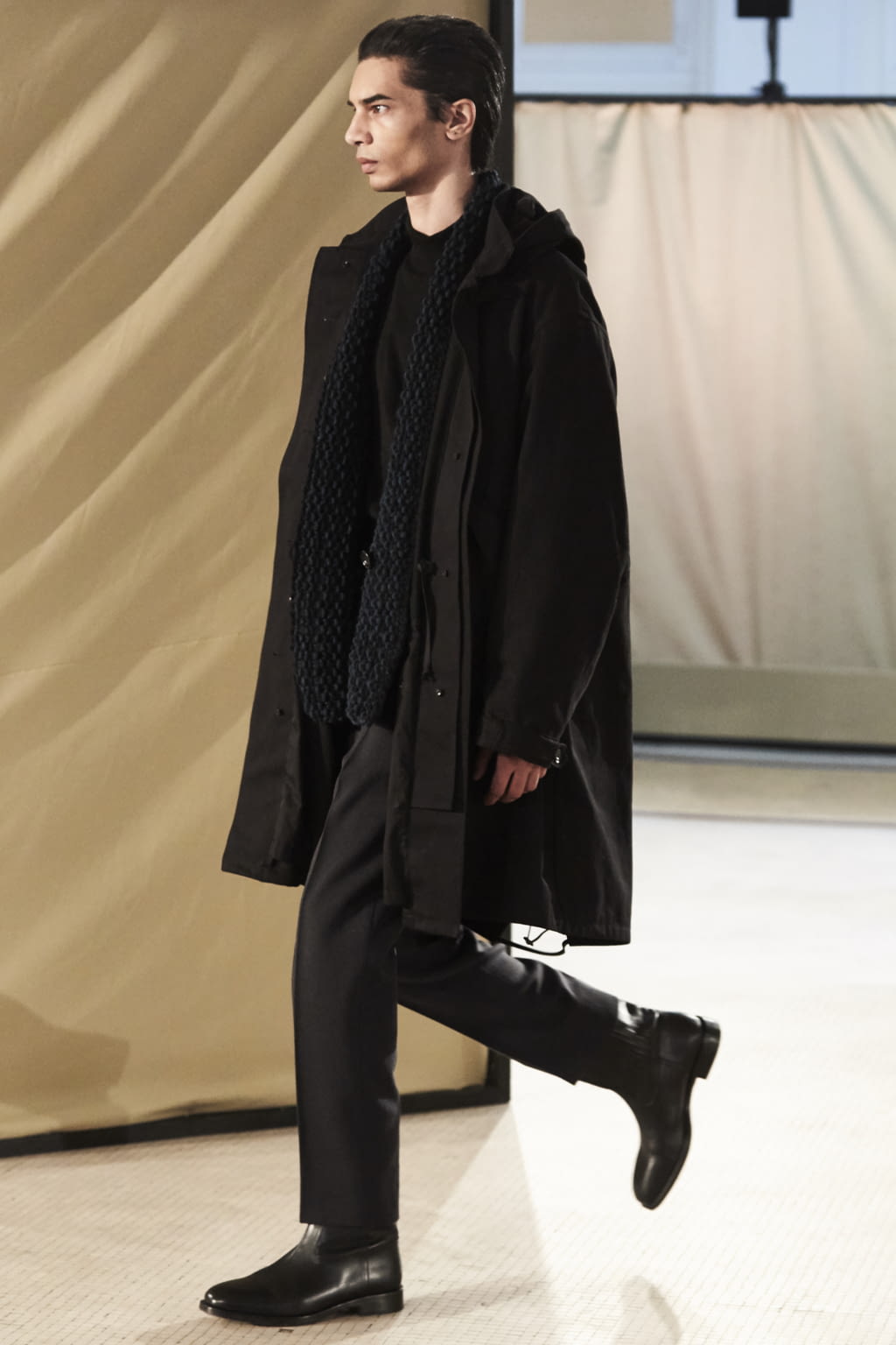 Fashion Week Paris Fall/Winter 2017 look 27 from the Lemaire collection 男装