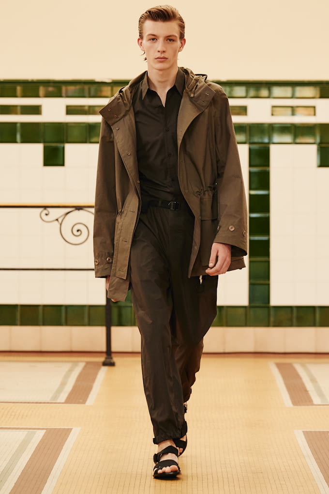 Fashion Week Paris Spring/Summer 2017 look 4 from the Lemaire collection 男装