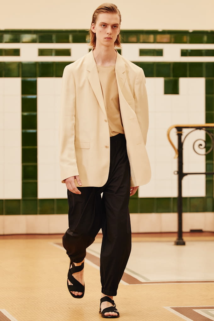 Fashion Week Paris Spring/Summer 2017 look 11 from the Lemaire collection menswear