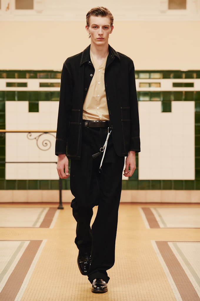 Fashion Week Paris Spring/Summer 2017 look 26 from the Lemaire collection 男装