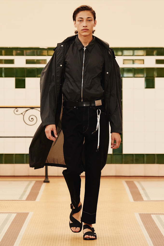 Fashion Week Paris Spring/Summer 2017 look 28 from the Lemaire collection 男装