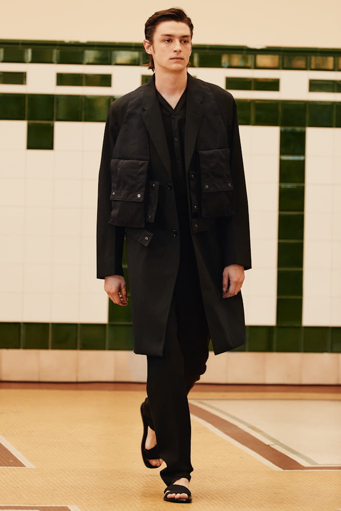 Fashion Week Paris Spring/Summer 2017 look 33 from the Lemaire collection 男装