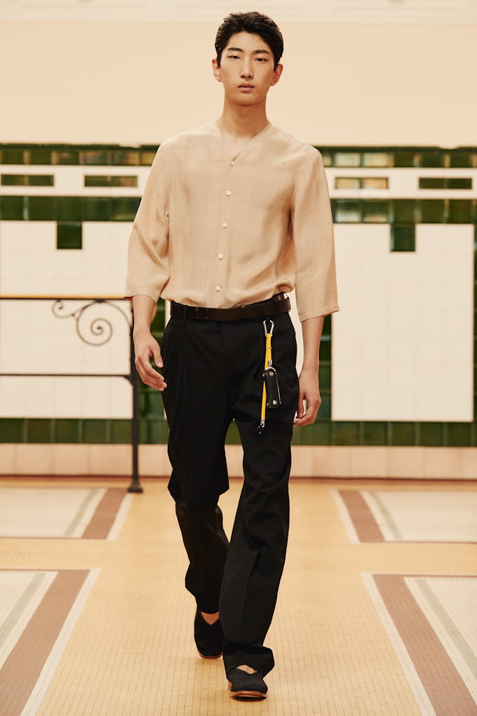 Fashion Week Paris Spring/Summer 2017 look 34 from the Lemaire collection menswear
