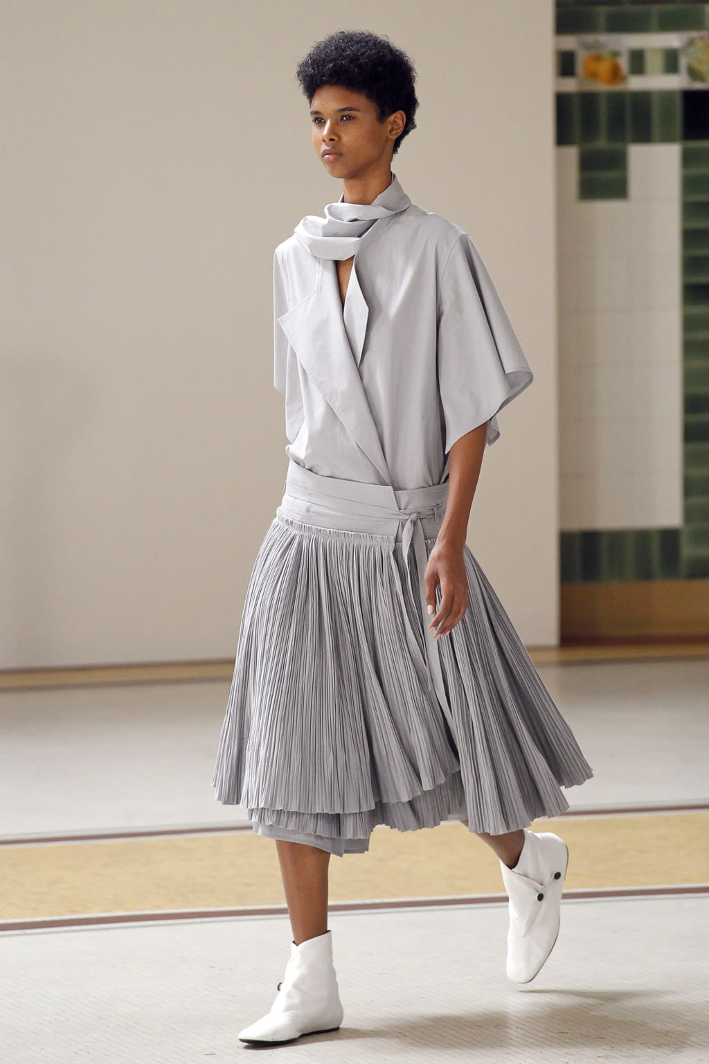 Fashion Week Paris Spring/Summer 2017 look 12 from the Lemaire collection womenswear