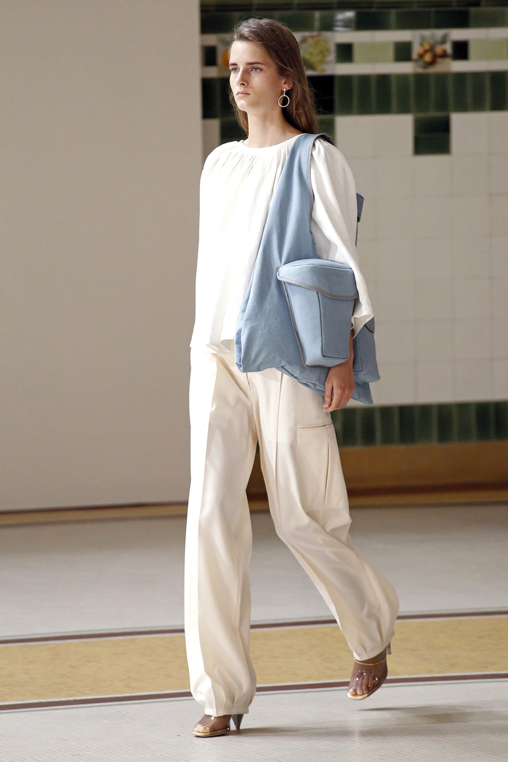 Fashion Week Paris Spring/Summer 2017 look 14 from the Lemaire collection 女装