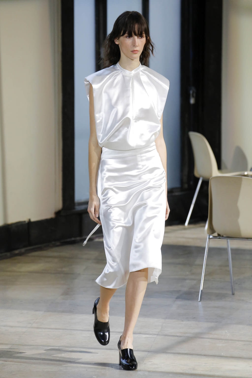 Fashion Week Paris Spring/Summer 2018 look 1 from the Lemaire collection womenswear