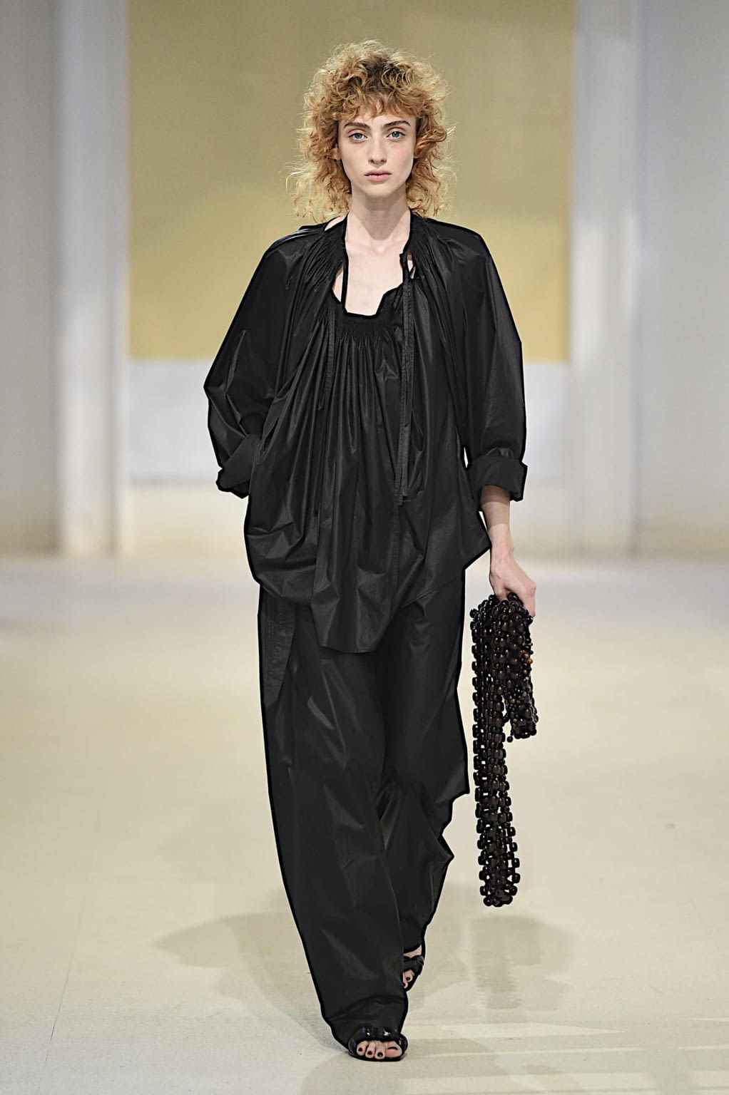 Fashion Week Paris Spring/Summer 2020 look 2 from the Lemaire collection womenswear