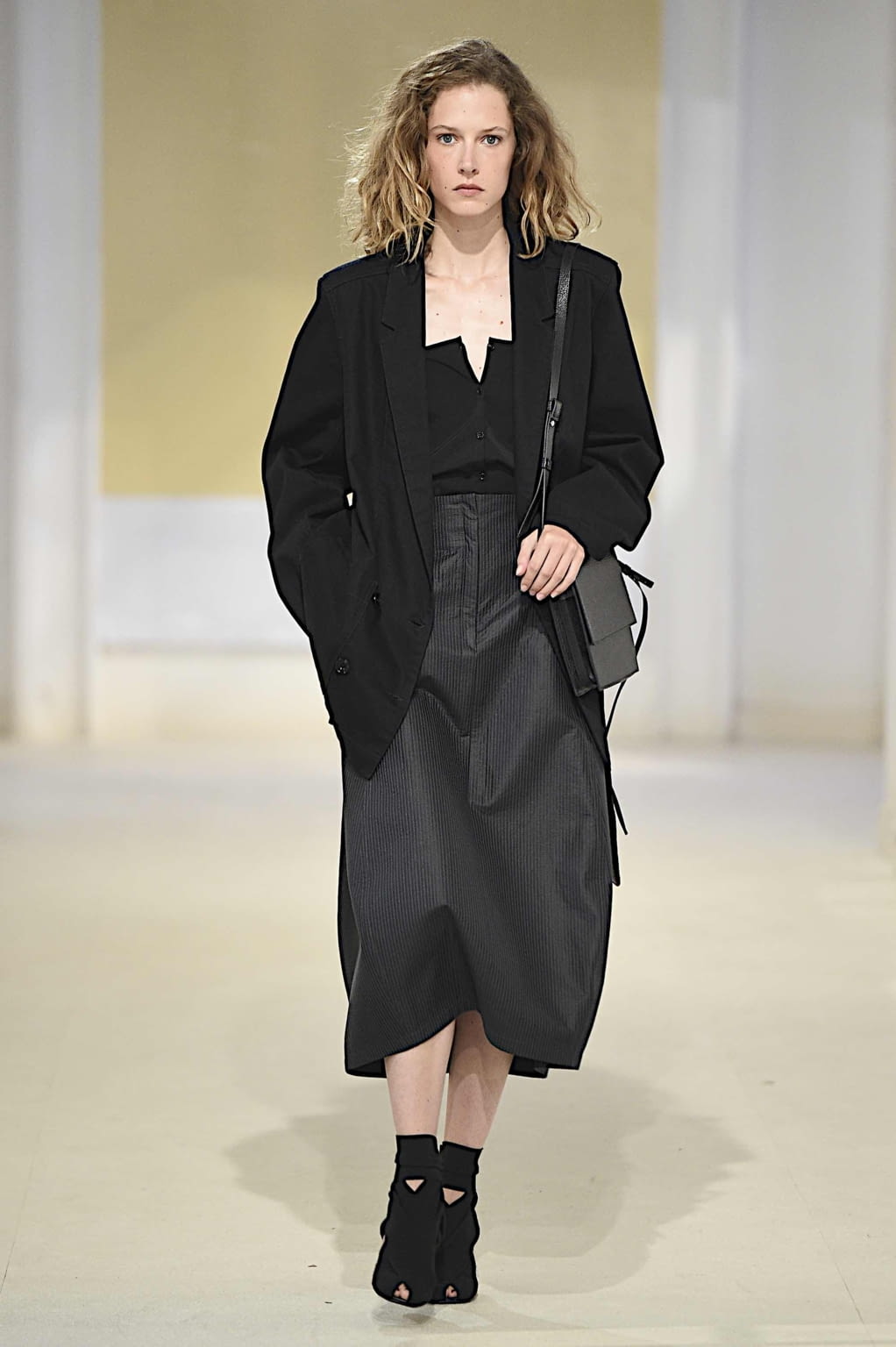 Fashion Week Paris Spring/Summer 2020 look 5 from the Lemaire collection womenswear