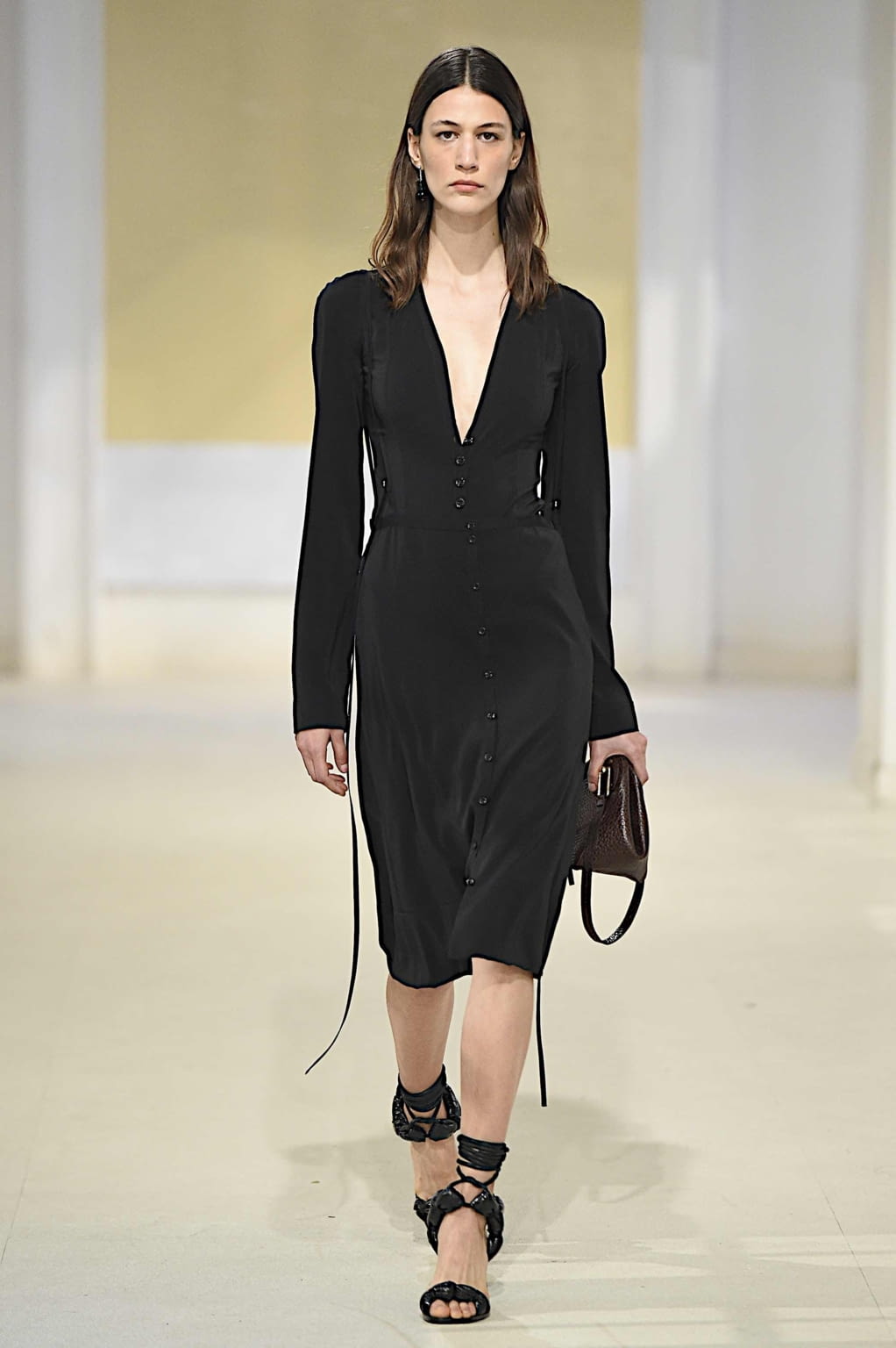 Fashion Week Paris Spring/Summer 2020 look 11 from the Lemaire collection womenswear