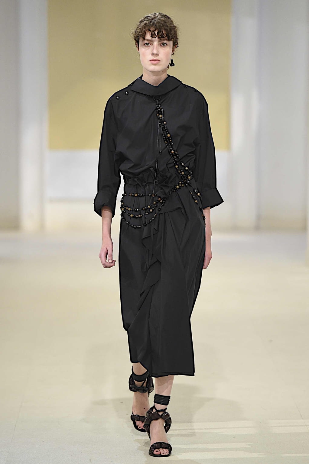 Fashion Week Paris Spring/Summer 2020 look 12 from the Lemaire collection womenswear