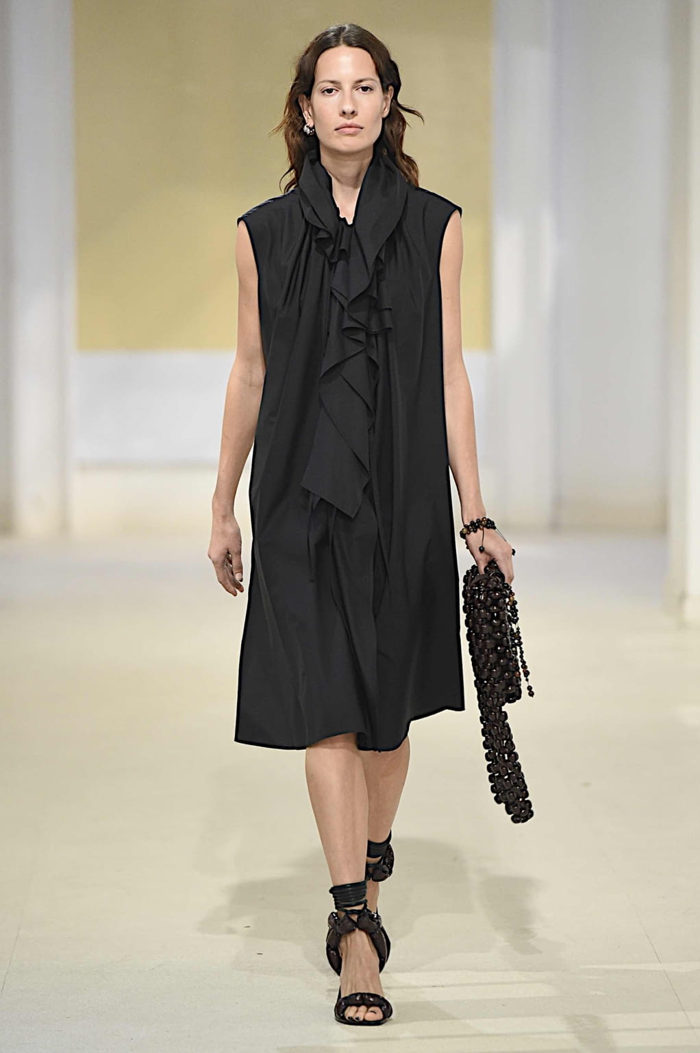 Fashion Week Paris Spring/Summer 2020 look 13 from the Lemaire collection 女装