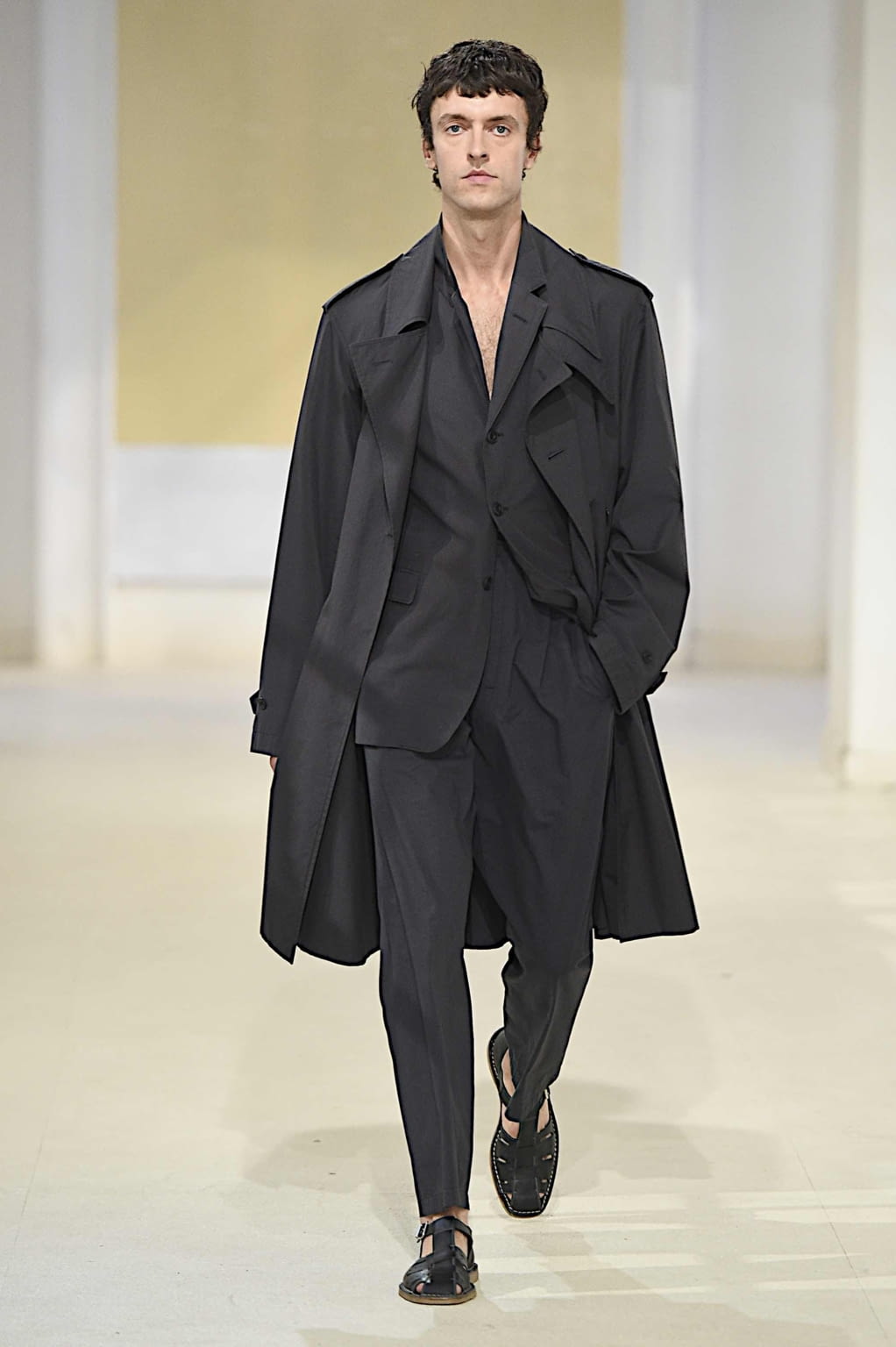 Fashion Week Paris Spring/Summer 2020 look 16 from the Lemaire collection 女装