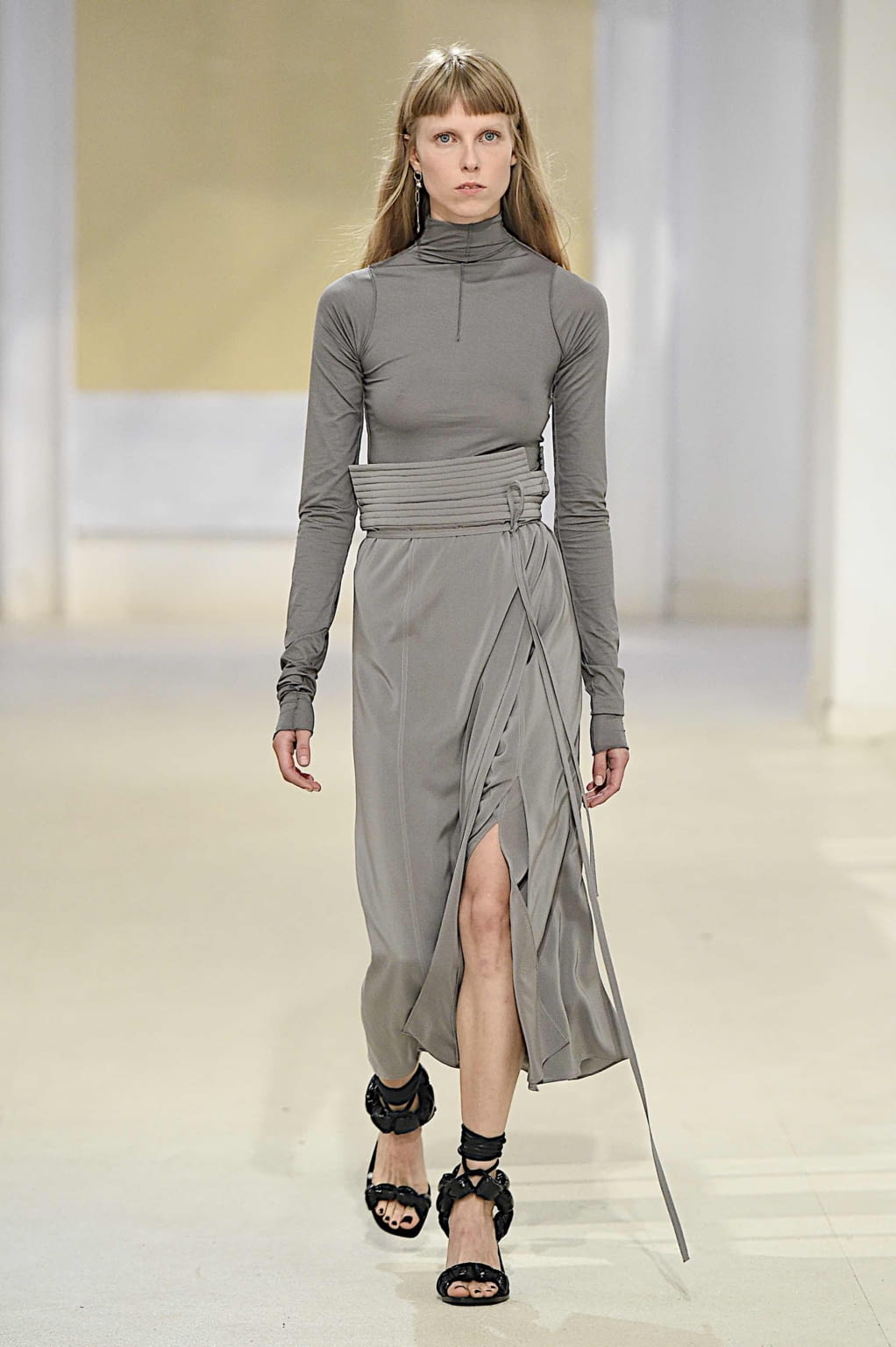 Fashion Week Paris Spring/Summer 2020 look 38 from the Lemaire collection womenswear