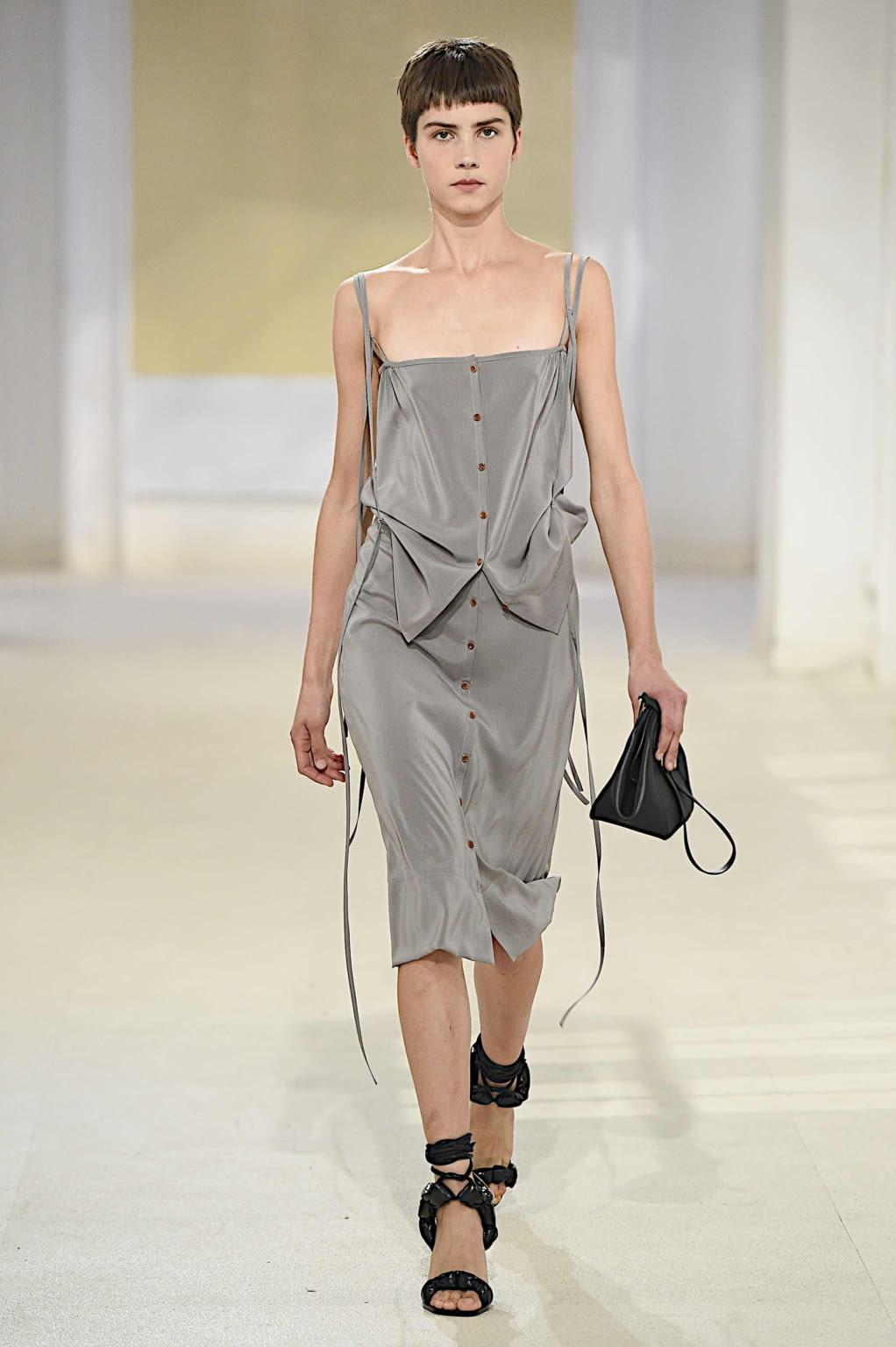 Fashion Week Paris Spring/Summer 2020 look 39 from the Lemaire collection womenswear
