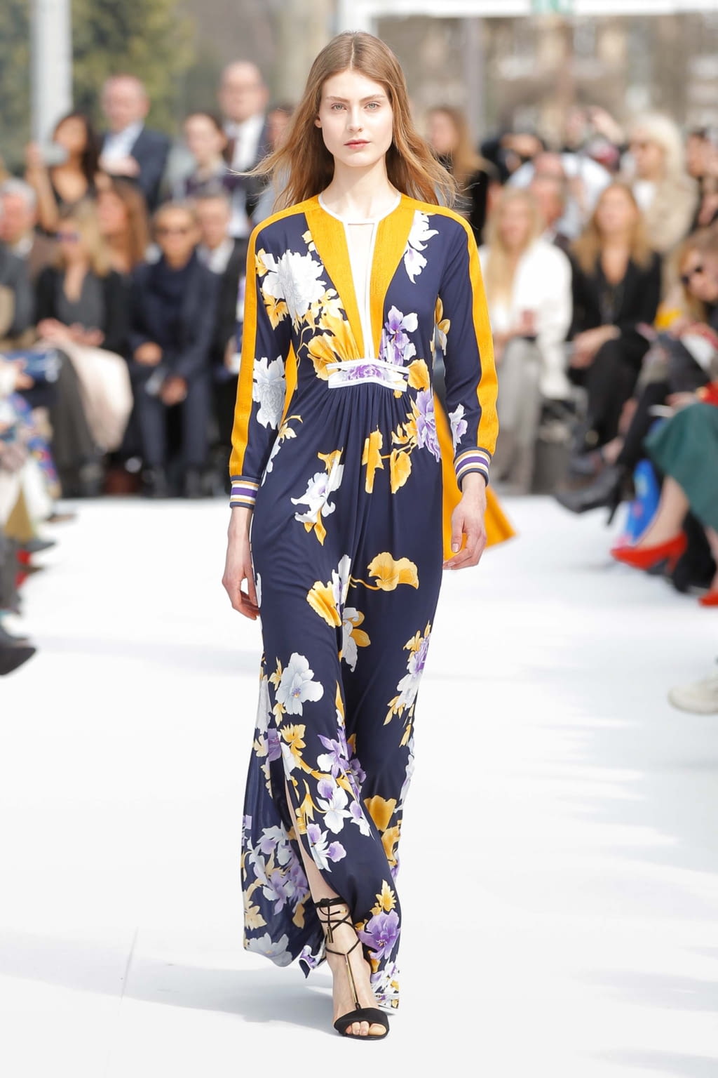 Fashion Week Paris Fall/Winter 2018 look 24 from the Leonard Paris collection womenswear