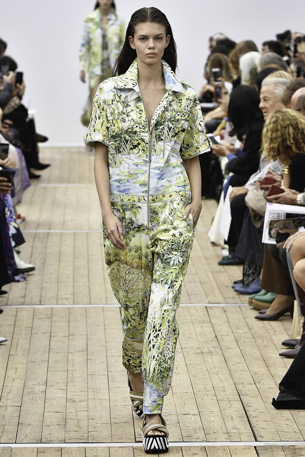 Fashion Week Paris Spring/Summer 2019 look 1 from the Leonard Paris collection 女装