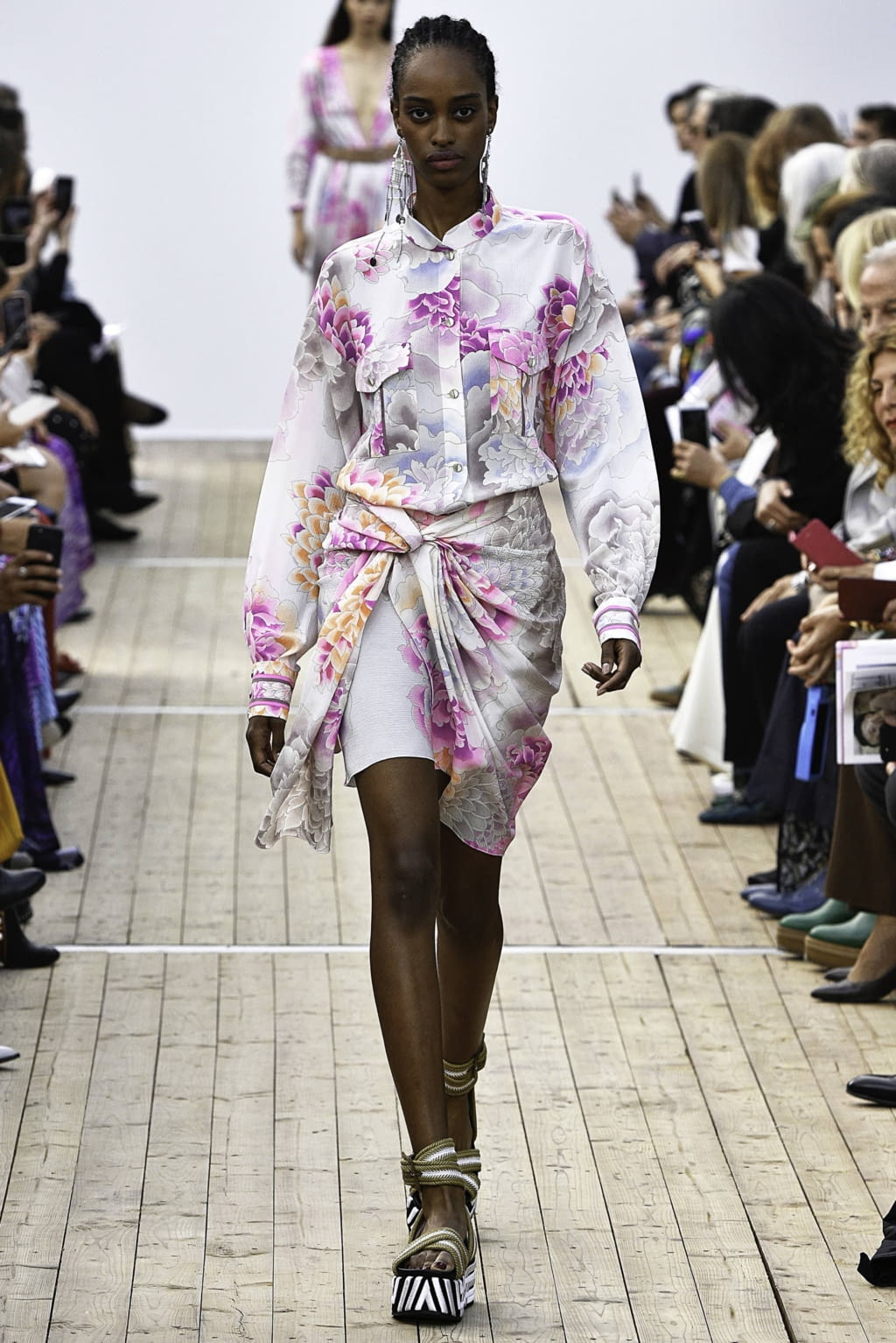 Fashion Week Paris Spring/Summer 2019 look 15 from the Leonard Paris collection 女装