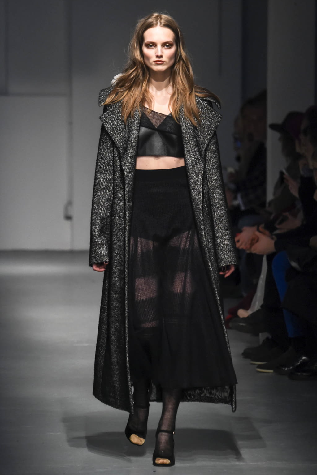 Fashion Week Milan Fall/Winter 2017 look 1 de la collection Les Copains womenswear