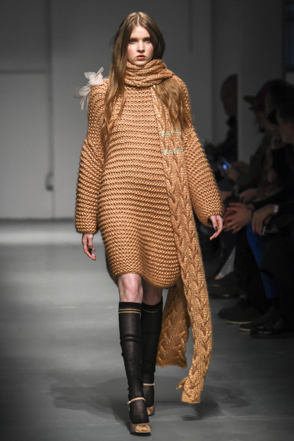 Fashion Week Milan Fall/Winter 2017 look 17 from the Les Copains collection 女装