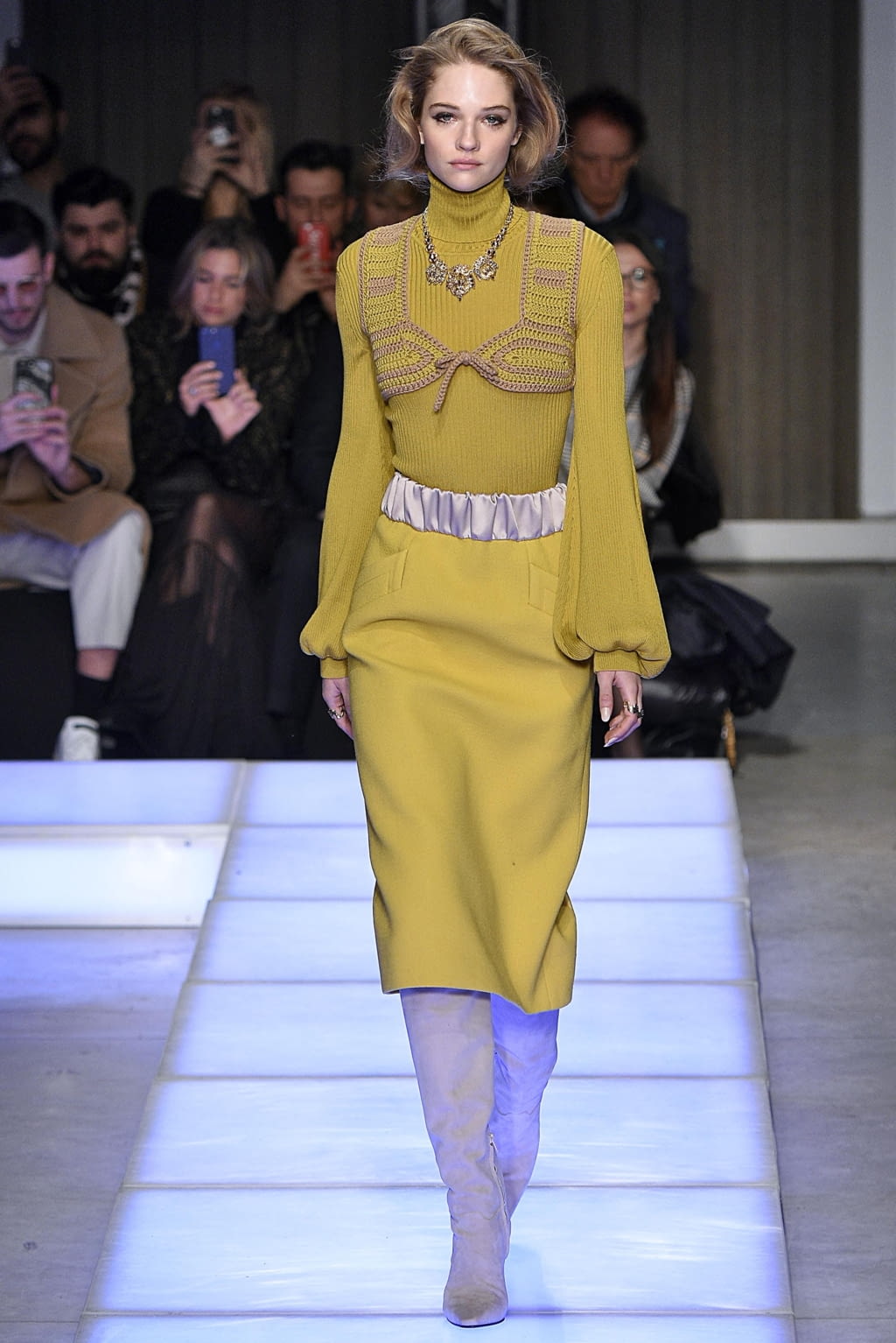 Fashion Week Milan Fall/Winter 2018 look 1 de la collection Les Copains womenswear
