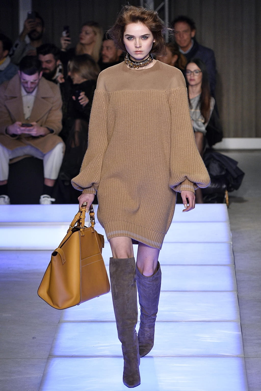 Fashion Week Milan Fall/Winter 2018 look 2 de la collection Les Copains womenswear