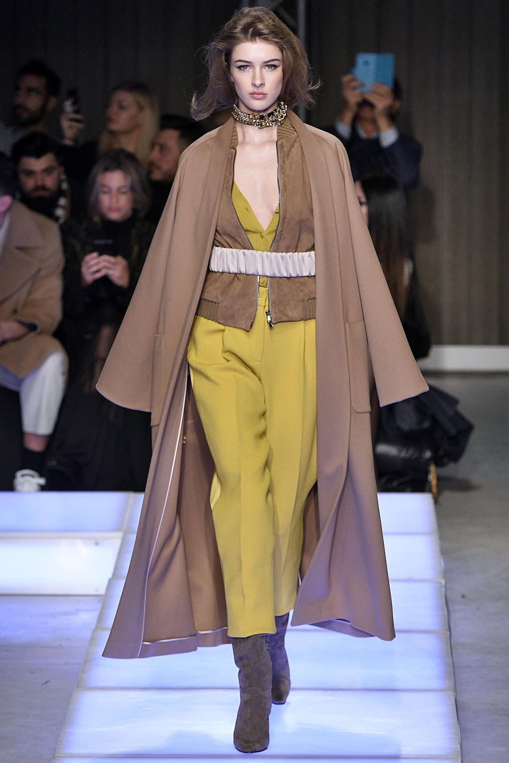 Fashion Week Milan Fall/Winter 2018 look 5 from the Les Copains collection womenswear