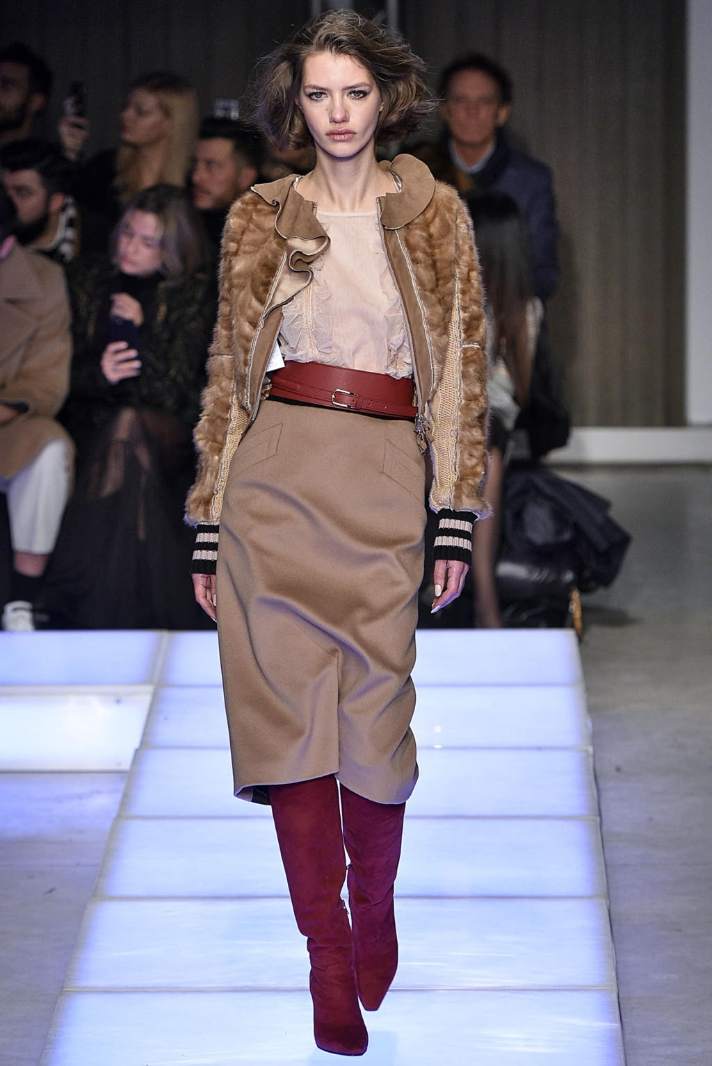 Fashion Week Milan Fall/Winter 2018 look 8 from the Les Copains collection 女装