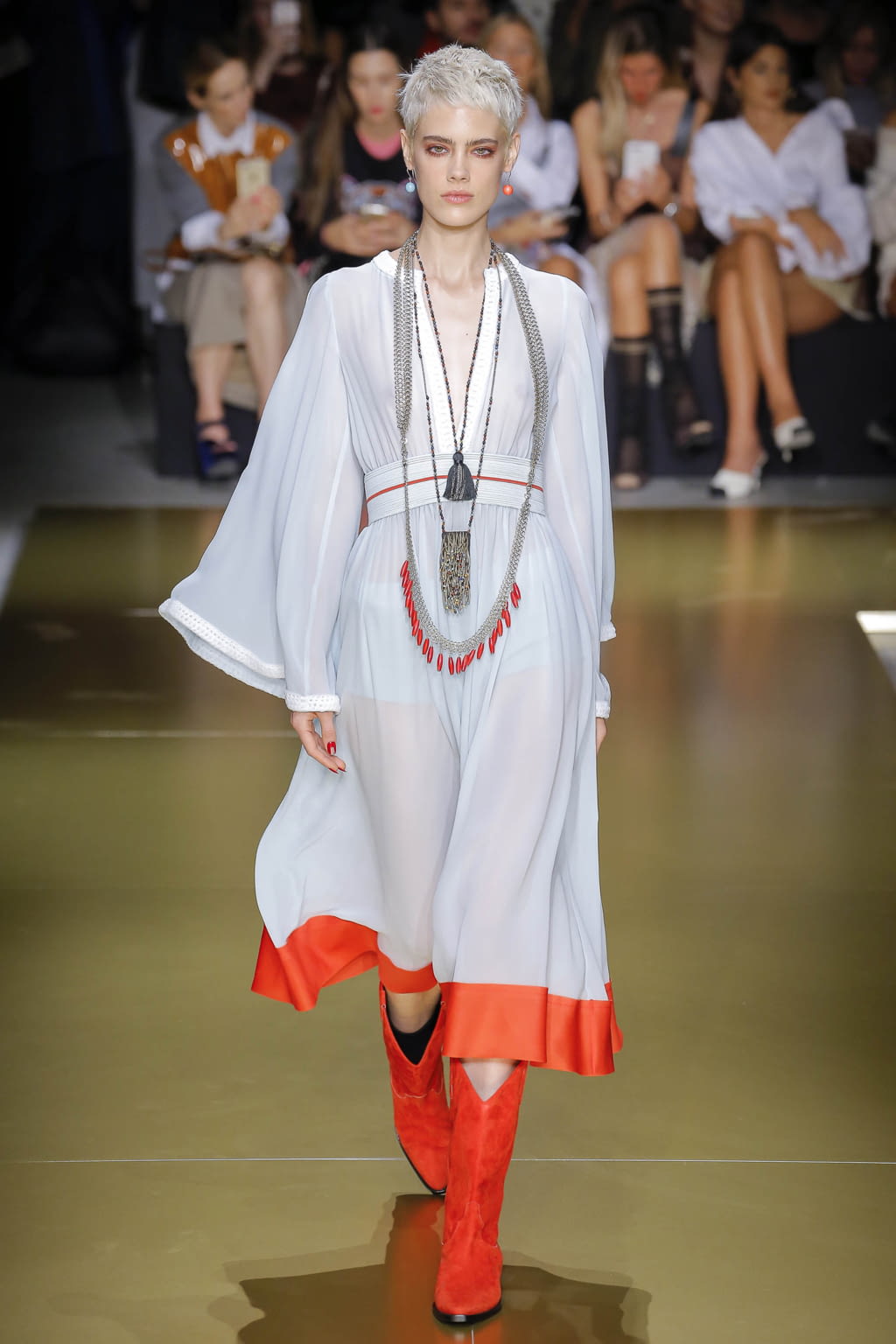 Fashion Week Milan Spring/Summer 2018 look 3 from the Les Copains collection 女装