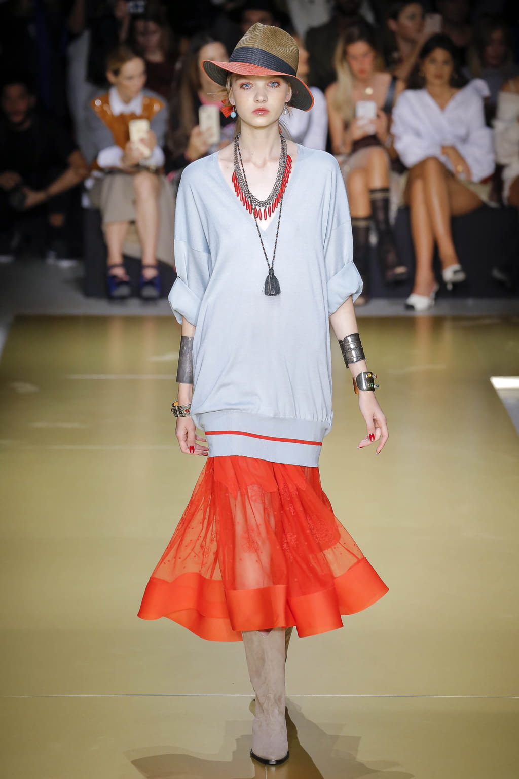 Fashion Week Milan Spring/Summer 2018 look 6 de la collection Les Copains womenswear