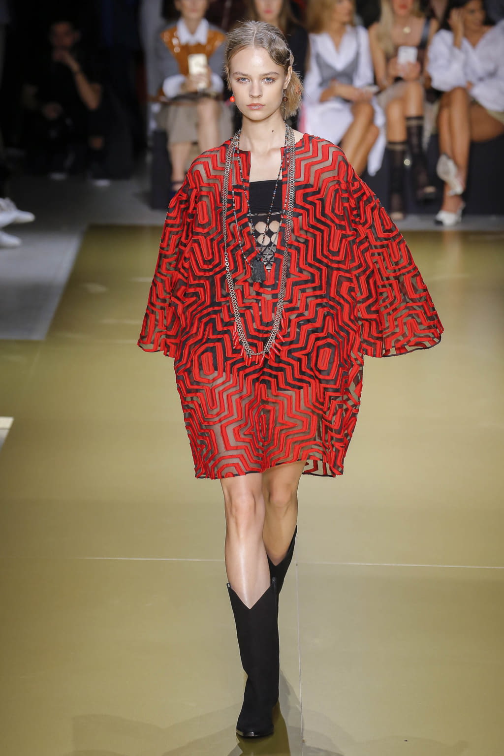 Fashion Week Milan Spring/Summer 2018 look 11 de la collection Les Copains womenswear