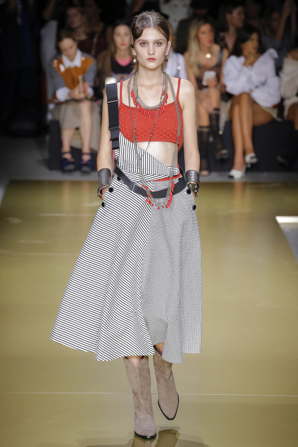 Fashion Week Milan Spring/Summer 2018 look 16 de la collection Les Copains womenswear