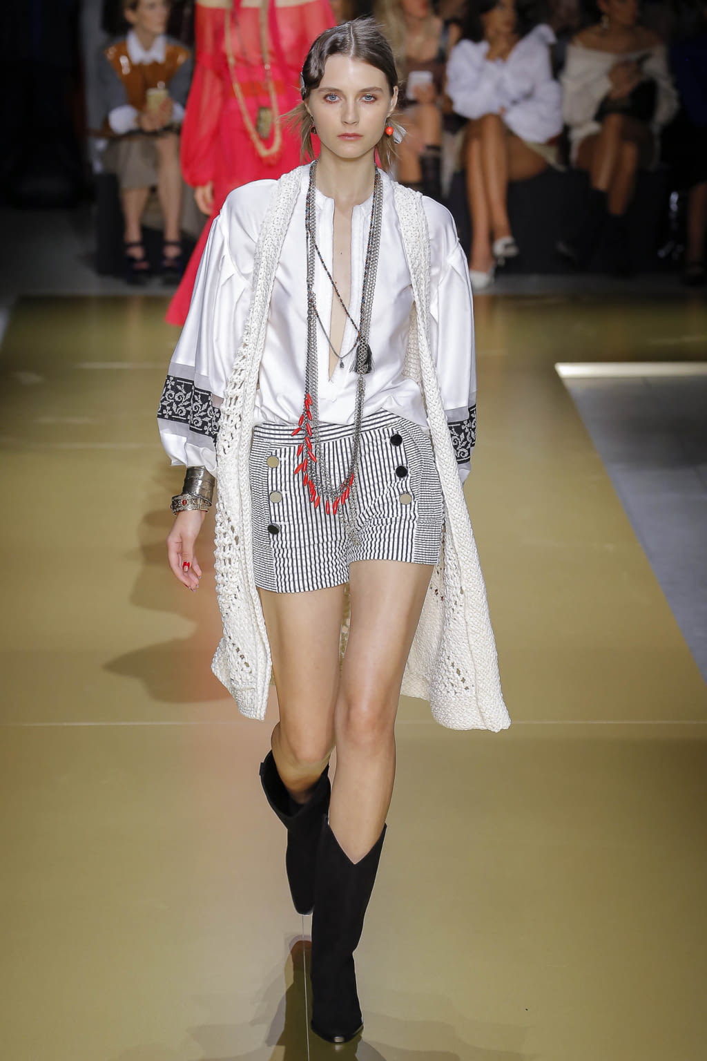 Fashion Week Milan Spring/Summer 2018 look 17 de la collection Les Copains womenswear