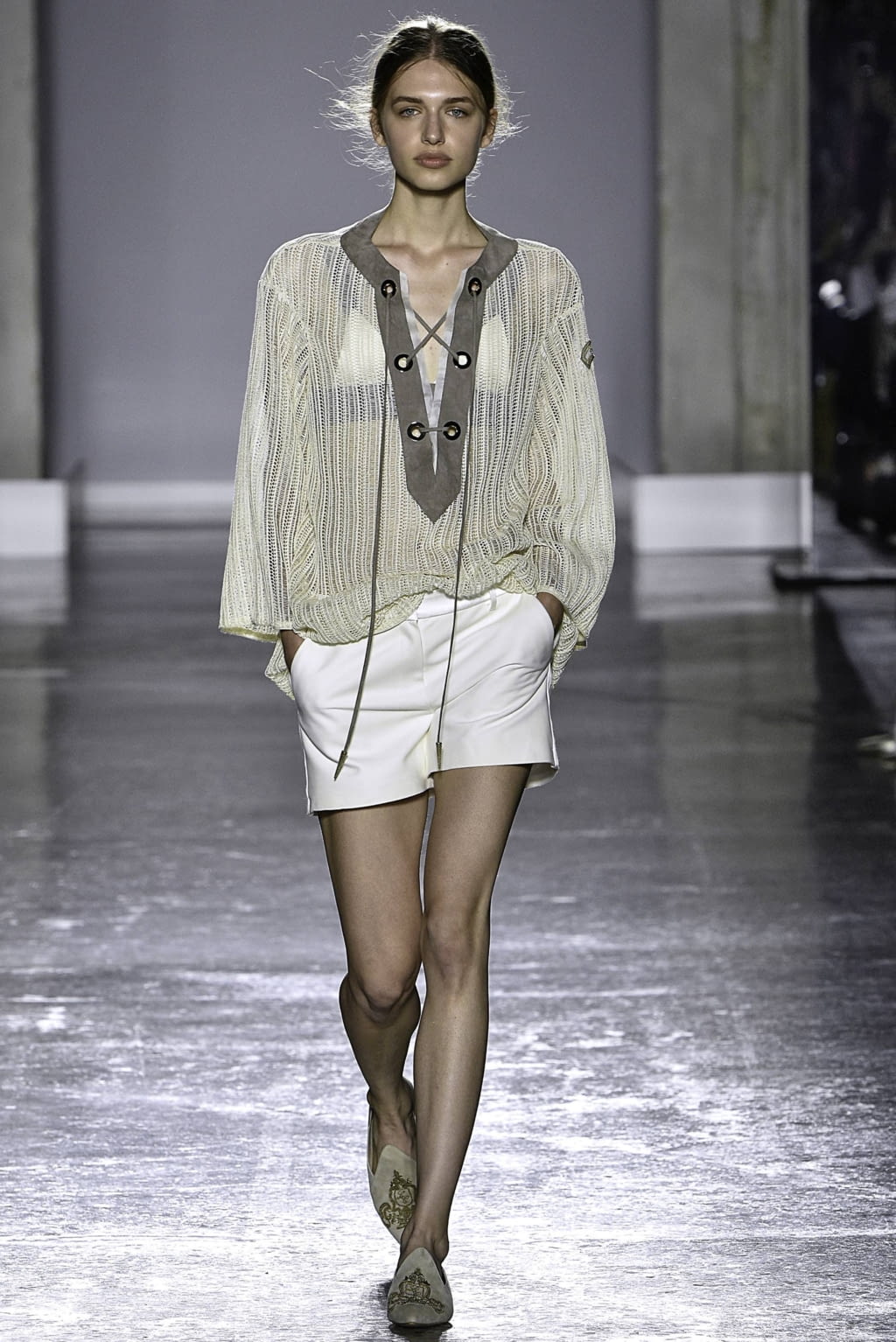 Fashion Week Milan Spring/Summer 2019 look 15 from the Les Copains collection 女装