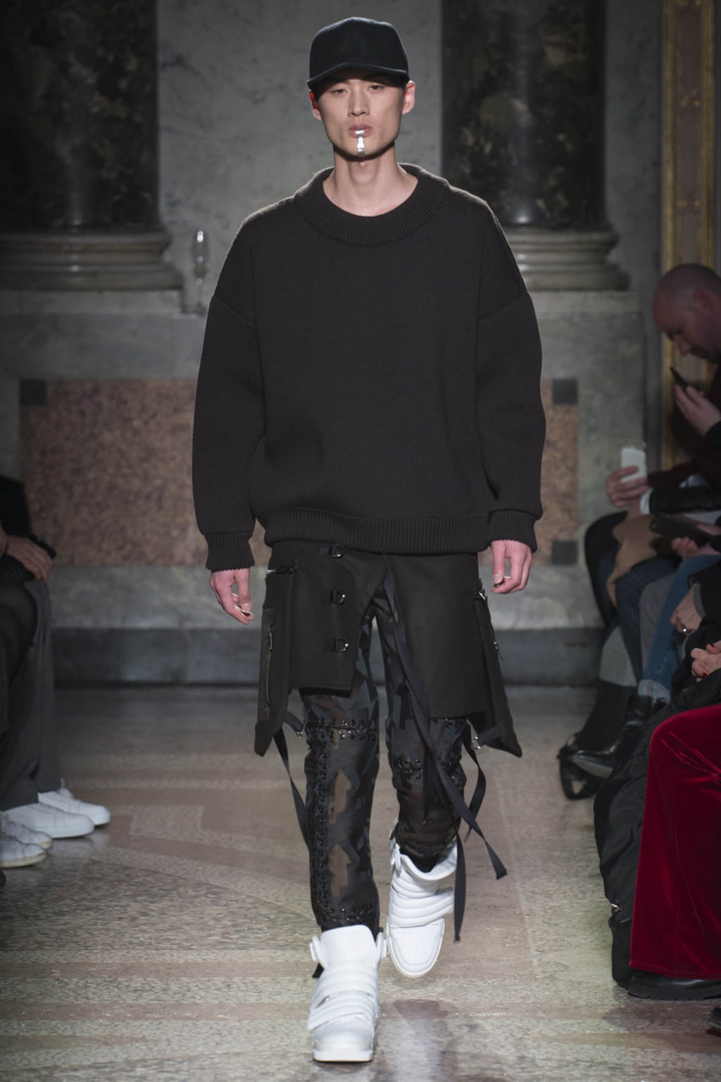 Fashion Week Milan Fall/Winter 2018 look 4 from the Les Hommes collection menswear