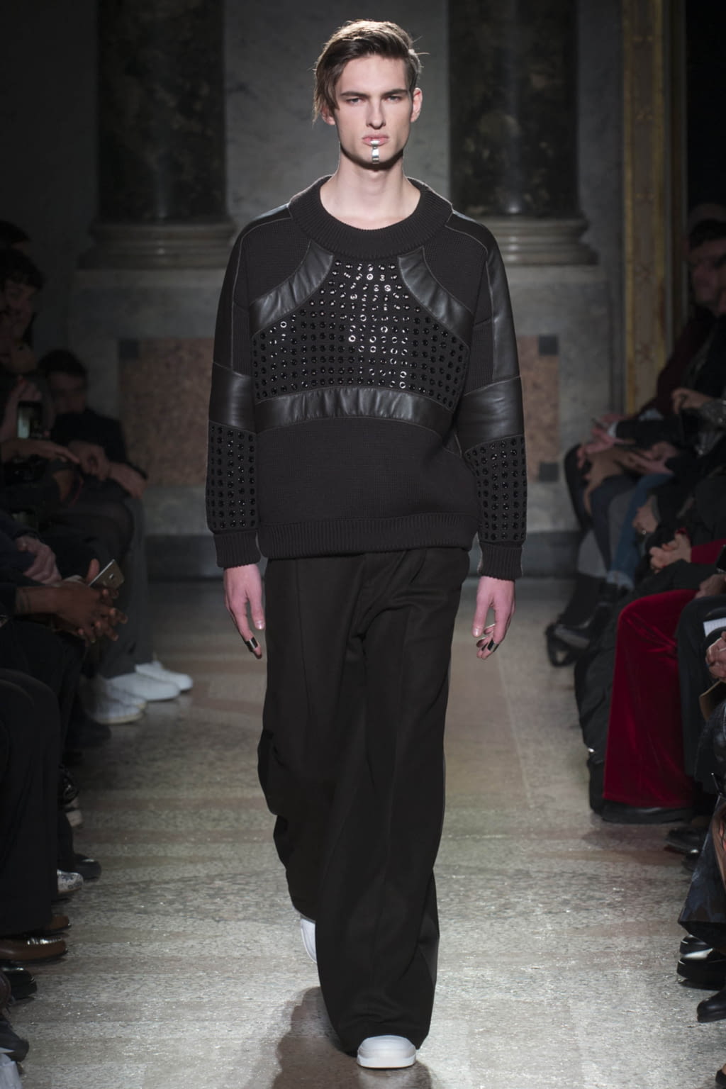 Fashion Week Milan Fall/Winter 2018 look 5 from the Les Hommes collection menswear