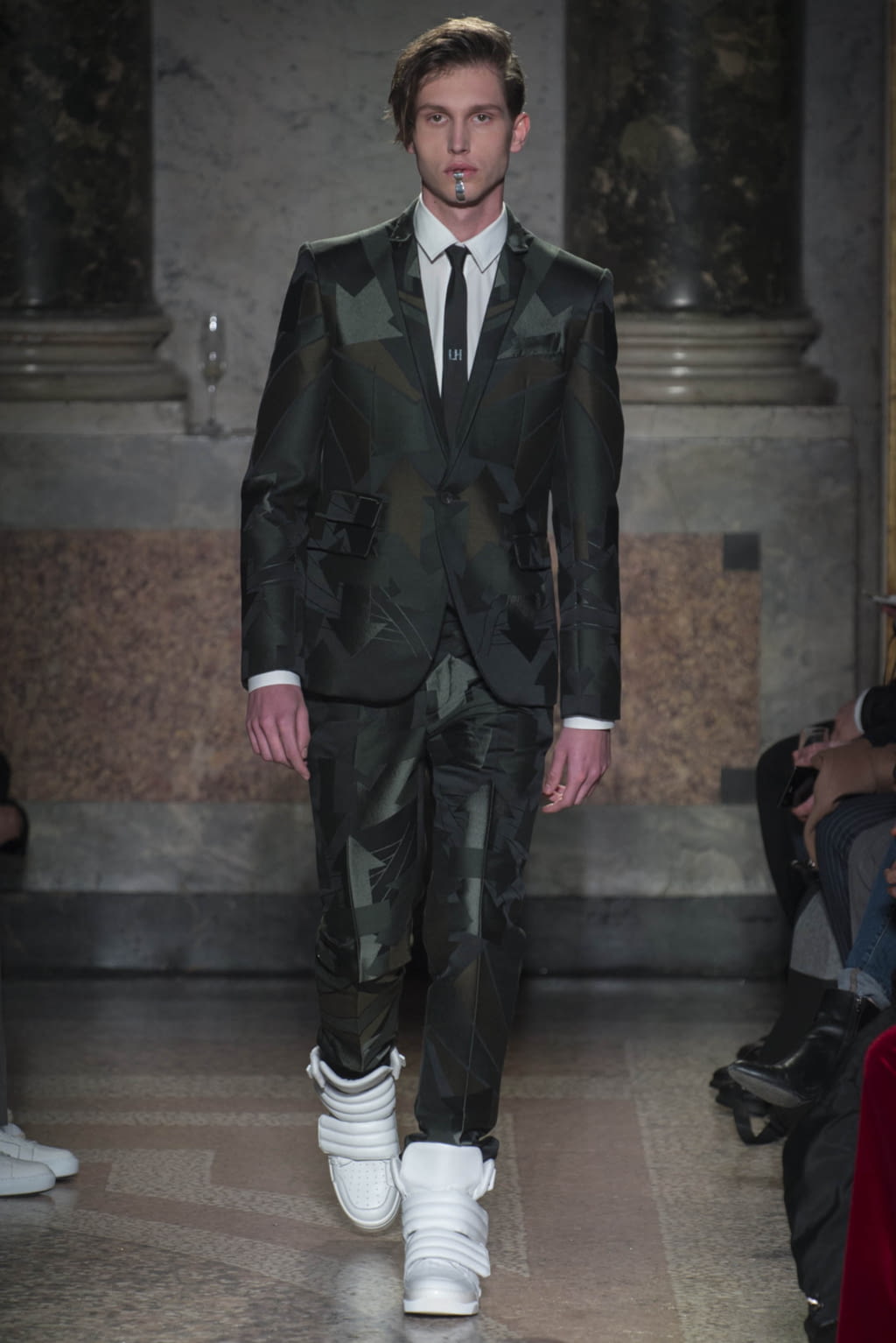 Fashion Week Milan Fall/Winter 2018 look 15 from the Les Hommes collection menswear
