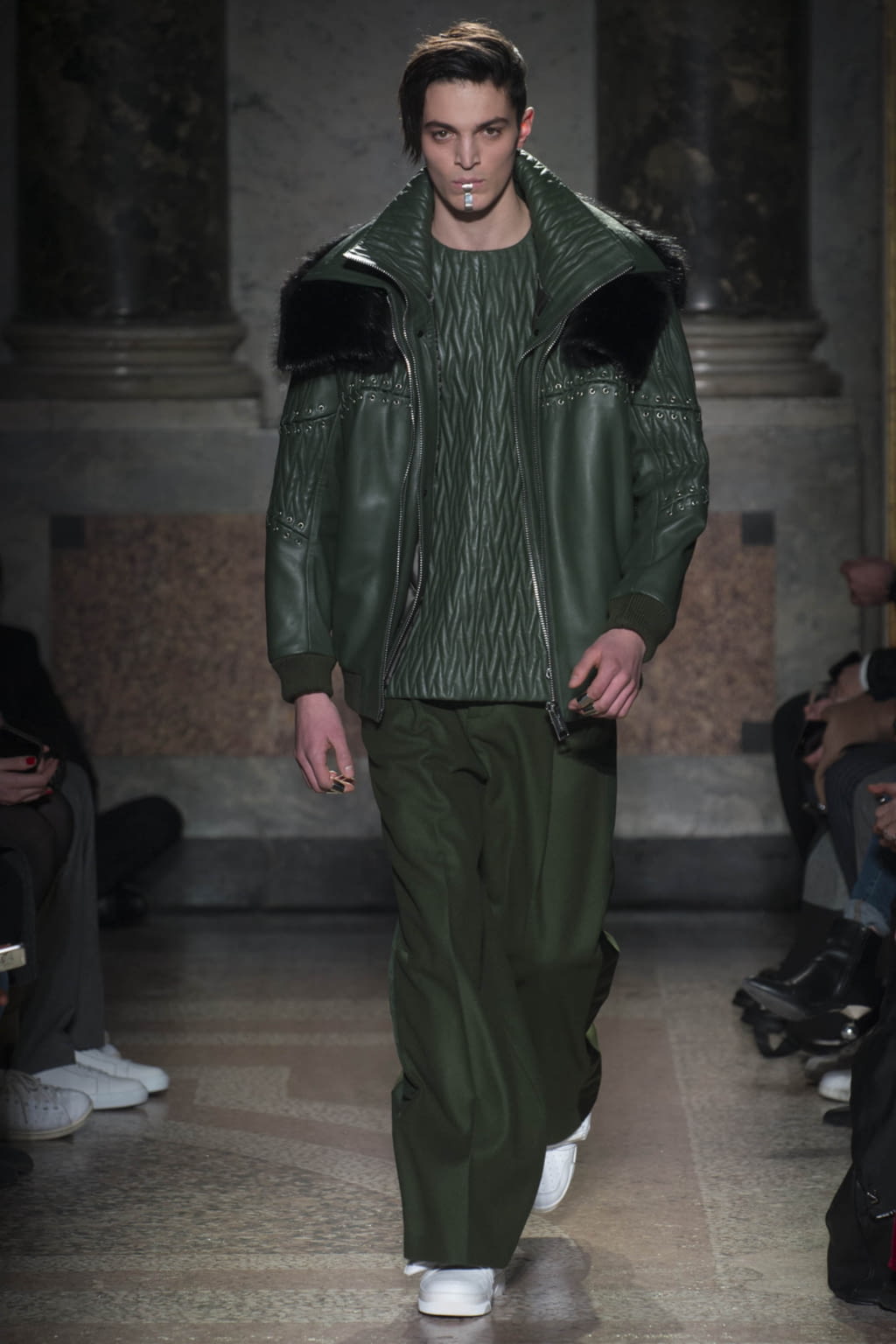 Fashion Week Milan Fall/Winter 2018 look 18 from the Les Hommes collection 男装