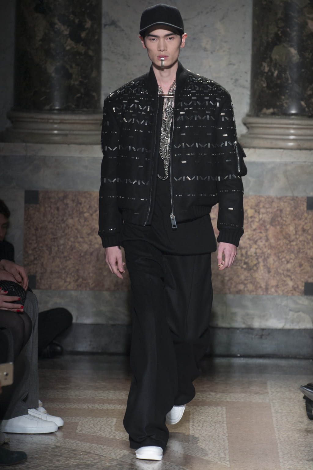 Fashion Week Milan Fall/Winter 2018 look 30 from the Les Hommes collection menswear