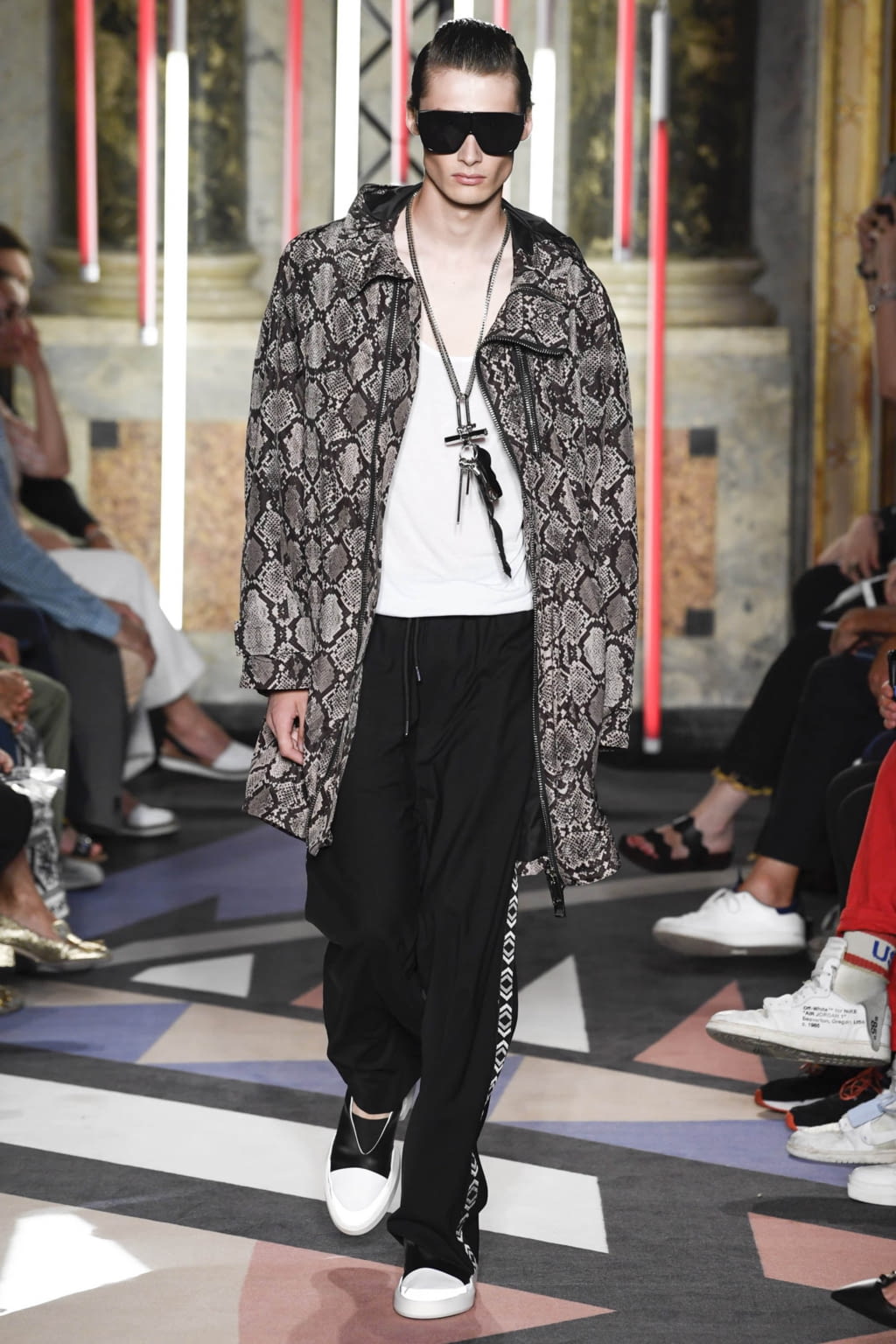 Fashion Week Milan Spring/Summer 2019 look 19 from the Les Hommes collection menswear