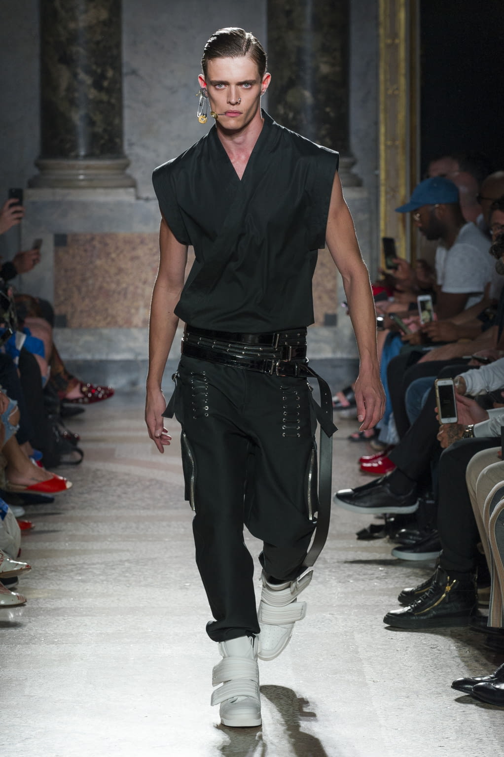 Fashion Week Milan Spring/Summer 2018 look 1 from the Les Hommes collection menswear